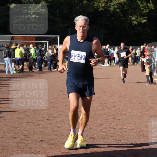27.09.2026 - 35. Volkslauf durch das schöne Alstertal Strokosch-Dieckow http://msf.ph/oto/10584751 27.09.2026 11:34:41 Ziel 3127, 3279, 3327 meine-sportfotos.de