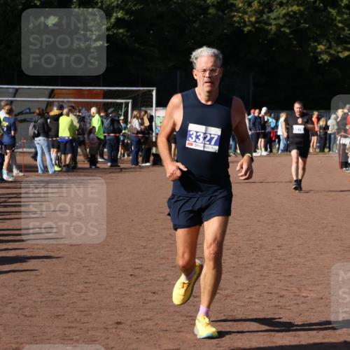 27.09.2026 - 35. Volkslauf durch das schöne Alstertal Strokosch-Dieckow http://msf.ph/oto/10584755 27.09.2026 11:34:41 Ziel 3127, 3279, 3327 meine-sportfotos.de