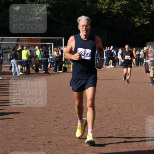 27.09.2026 - 35. Volkslauf durch das schöne Alstertal Strokosch-Dieckow http://msf.ph/oto/10584758 27.09.2026 11:34:41 Ziel 3127, 3279, 3327 meine-sportfotos.de