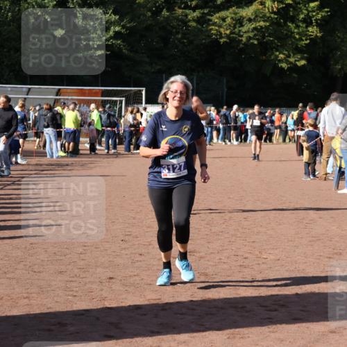 27.09.2026 - 35. Volkslauf durch das schöne Alstertal Strokosch-Dieckow http://msf.ph/oto/10584762 27.09.2026 11:34:38 Ziel 3127, 3279, 3327, 3429 meine-sportfotos.de