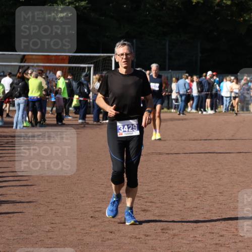 27.09.2026 - 35. Volkslauf durch das schöne Alstertal Strokosch-Dieckow http://msf.ph/oto/10584775 27.09.2026 11:34:33 Ziel 3127, 3359, 3429 meine-sportfotos.de