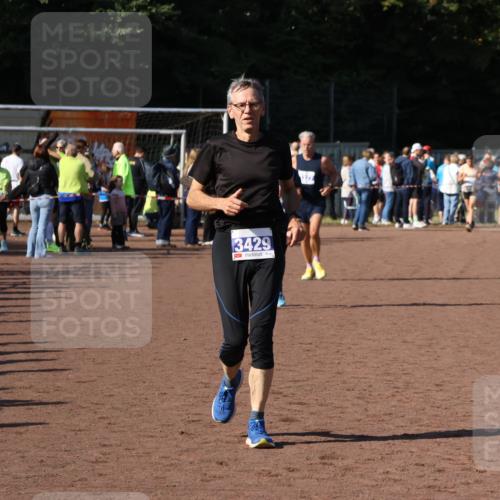 27.09.2026 - 35. Volkslauf durch das schöne Alstertal Strokosch-Dieckow http://msf.ph/oto/10584777 27.09.2026 11:34:33 Ziel 3127, 3359, 3429 meine-sportfotos.de