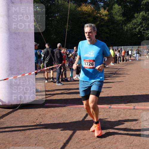 27.09.2026 - 35. Volkslauf durch das schöne Alstertal Strokosch-Dieckow http://msf.ph/oto/10584797 27.09.2026 11:50:33 Ziel 1468, 1726 meine-sportfotos.de