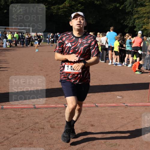 27.09.2026 - 35. Volkslauf durch das schöne Alstertal Strokosch-Dieckow http://msf.ph/oto/10584798 27.09.2026 11:34:20 Ziel 1427 meine-sportfotos.de
