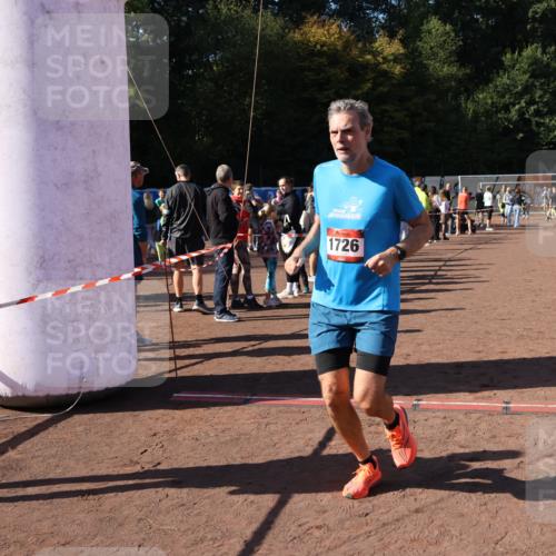 27.09.2026 - 35. Volkslauf durch das schöne Alstertal Strokosch-Dieckow http://msf.ph/oto/10584800 27.09.2026 11:50:33 Ziel 1468, 1726 meine-sportfotos.de