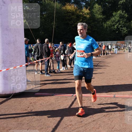 27.09.2026 - 35. Volkslauf durch das schöne Alstertal Strokosch-Dieckow http://msf.ph/oto/10584805 27.09.2026 11:50:33 Ziel 1468, 1726 meine-sportfotos.de
