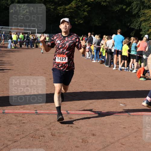 27.09.2026 - 35. Volkslauf durch das schöne Alstertal Strokosch-Dieckow http://msf.ph/oto/10584811 27.09.2026 11:34:19 Ziel 1427 meine-sportfotos.de