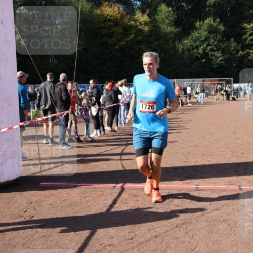 27.09.2026 - 35. Volkslauf durch das schöne Alstertal Strokosch-Dieckow http://msf.ph/oto/10584812 27.09.2026 11:50:33 Ziel 1468, 1726 meine-sportfotos.de