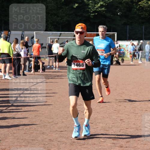 27.09.2026 - 35. Volkslauf durch das schöne Alstertal Strokosch-Dieckow http://msf.ph/oto/10584833 27.09.2026 11:50:29 Ziel 1468, 1726 meine-sportfotos.de
