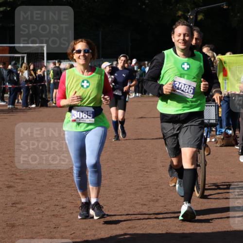 27.09.2026 - 35. Volkslauf durch das schöne Alstertal Strokosch-Dieckow http://msf.ph/oto/10584837 27.09.2026 11:34:12 Ziel 1427, 3085, 3086, 3953 meine-sportfotos.de