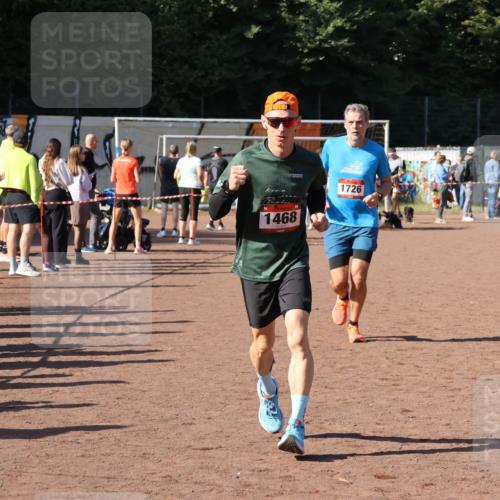 27.09.2026 - 35. Volkslauf durch das schöne Alstertal Strokosch-Dieckow http://msf.ph/oto/10584843 27.09.2026 11:50:29 Ziel 1468, 1726 meine-sportfotos.de