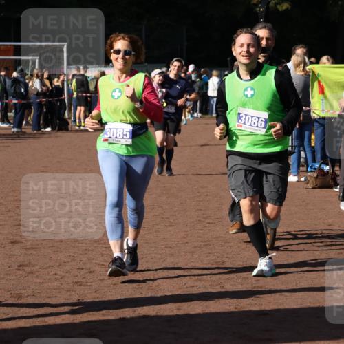 27.09.2026 - 35. Volkslauf durch das schöne Alstertal Strokosch-Dieckow http://msf.ph/oto/10584844 27.09.2026 11:34:12 Ziel 1427, 3085, 3086, 3953 meine-sportfotos.de