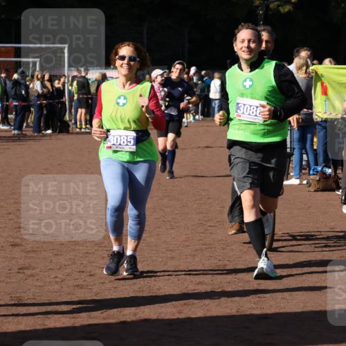 27.09.2026 - 35. Volkslauf durch das schöne Alstertal Strokosch-Dieckow http://msf.ph/oto/10584845 27.09.2026 11:34:12 Ziel 1427, 3085, 3086, 3953 meine-sportfotos.de