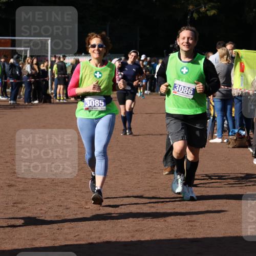 27.09.2026 - 35. Volkslauf durch das schöne Alstertal Strokosch-Dieckow http://msf.ph/oto/10584850 27.09.2026 11:34:11 Ziel 1427, 3085, 3086, 3953 meine-sportfotos.de