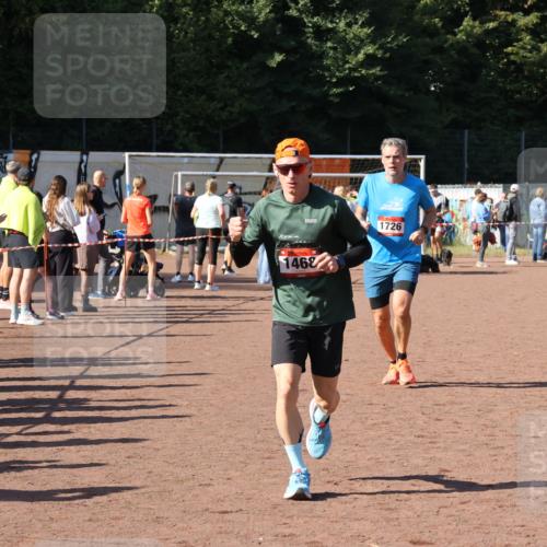 27.09.2026 - 35. Volkslauf durch das schöne Alstertal Strokosch-Dieckow http://msf.ph/oto/10584853 27.09.2026 11:50:29 Ziel 1468, 1726 meine-sportfotos.de