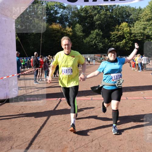 27.09.2026 - 35. Volkslauf durch das schöne Alstertal Strokosch-Dieckow http://msf.ph/oto/10584864 27.09.2026 11:50:24 Ziel 1468, 1726, 3189, 3191 meine-sportfotos.de