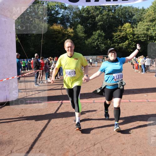 27.09.2026 - 35. Volkslauf durch das schöne Alstertal Strokosch-Dieckow http://msf.ph/oto/10584867 27.09.2026 11:50:24 Ziel 1468, 1726, 3189, 3191 meine-sportfotos.de