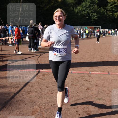 27.09.2026 - 35. Volkslauf durch das schöne Alstertal Strokosch-Dieckow http://msf.ph/oto/10584873 27.09.2026 11:33:46 Ziel 3158, 3178, 3982 meine-sportfotos.de