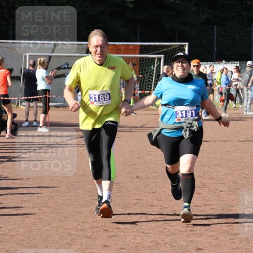 27.09.2026 - 35. Volkslauf durch das schöne Alstertal Strokosch-Dieckow http://msf.ph/oto/10584891 27.09.2026 11:50:21 Ziel 3189, 3191 meine-sportfotos.de