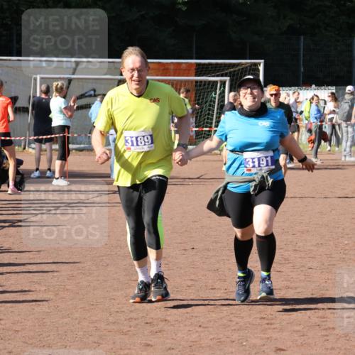 27.09.2026 - 35. Volkslauf durch das schöne Alstertal Strokosch-Dieckow http://msf.ph/oto/10584893 27.09.2026 11:50:21 Ziel 3189, 3191 meine-sportfotos.de