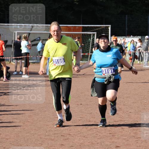 27.09.2026 - 35. Volkslauf durch das schöne Alstertal Strokosch-Dieckow http://msf.ph/oto/10584896 27.09.2026 11:50:21 Ziel 3189, 3191 meine-sportfotos.de