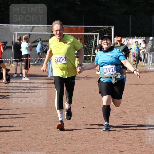 27.09.2026 - 35. Volkslauf durch das schöne Alstertal Strokosch-Dieckow http://msf.ph/oto/10584900 27.09.2026 11:50:20 Ziel 3189, 3191 meine-sportfotos.de