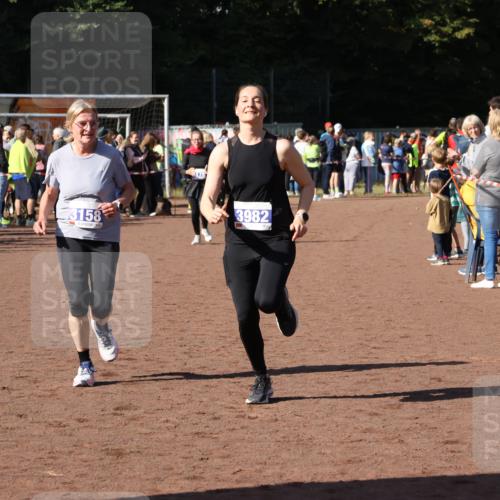 27.09.2026 - 35. Volkslauf durch das schöne Alstertal Strokosch-Dieckow http://msf.ph/oto/10584901 27.09.2026 11:33:43 Ziel 1419, 3158, 3178, 3982 meine-sportfotos.de