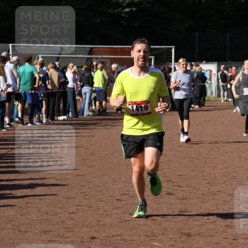 27.09.2026 - 35. Volkslauf durch das schöne Alstertal Strokosch-Dieckow http://msf.ph/oto/10584914 27.09.2026 11:33:39 Ziel 1419, 3158, 3982 meine-sportfotos.de