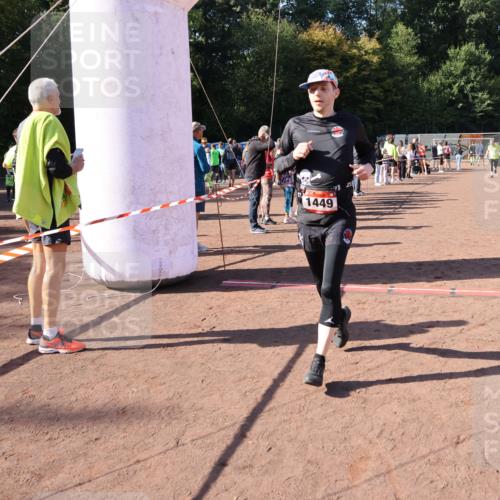 27.09.2026 - 35. Volkslauf durch das schöne Alstertal Strokosch-Dieckow http://msf.ph/oto/10584915 27.09.2026 11:50:16 Ziel 1449, 1515, 3043, 3044, 3189, 3191, 3193 meine-sportfotos.de