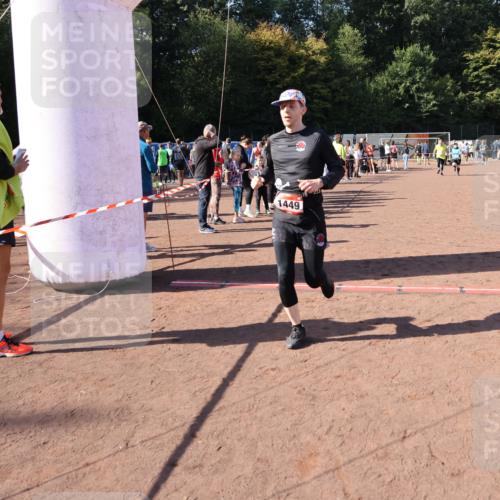 27.09.2026 - 35. Volkslauf durch das schöne Alstertal Strokosch-Dieckow http://msf.ph/oto/10584923 27.09.2026 11:50:16 Ziel 1449, 1515, 3043, 3044, 3189, 3191, 3193 meine-sportfotos.de