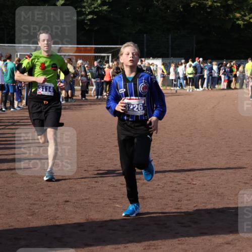 27.09.2026 - 35. Volkslauf durch das schöne Alstertal Strokosch-Dieckow http://msf.ph/oto/10584924 27.09.2026 11:33:22 Ziel 3114, 3226 meine-sportfotos.de
