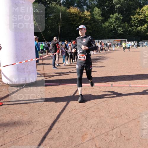 27.09.2026 - 35. Volkslauf durch das schöne Alstertal Strokosch-Dieckow http://msf.ph/oto/10584926 27.09.2026 11:50:16 Ziel 1449, 1515, 3043, 3044, 3189, 3191, 3193 meine-sportfotos.de