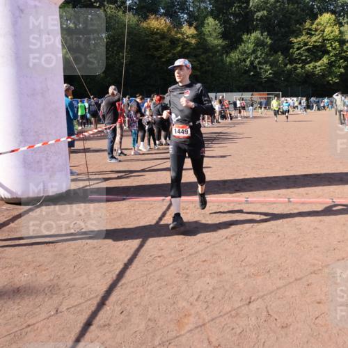 27.09.2026 - 35. Volkslauf durch das schöne Alstertal Strokosch-Dieckow http://msf.ph/oto/10584928 27.09.2026 11:50:15 Ziel 1449, 1515, 3043, 3044, 3189, 3191, 3193 meine-sportfotos.de