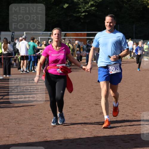27.09.2026 - 35. Volkslauf durch das schöne Alstertal Strokosch-Dieckow http://msf.ph/oto/10584934 27.09.2026 11:33:16 Ziel 3077, 3078, 3114, 3226 meine-sportfotos.de