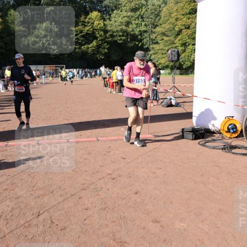 27.09.2026 - 35. Volkslauf durch das schöne Alstertal Strokosch-Dieckow http://msf.ph/oto/10584937 27.09.2026 11:50:15 Ziel 1449, 1515, 3043, 3044, 3189, 3191, 3193 meine-sportfotos.de