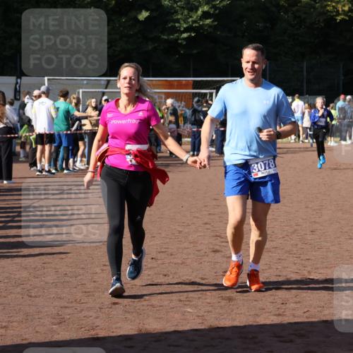 27.09.2026 - 35. Volkslauf durch das schöne Alstertal Strokosch-Dieckow http://msf.ph/oto/10584939 27.09.2026 11:33:16 Ziel 3077, 3078, 3114, 3226 meine-sportfotos.de