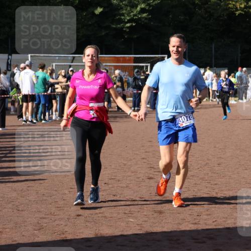 27.09.2026 - 35. Volkslauf durch das schöne Alstertal Strokosch-Dieckow http://msf.ph/oto/10584941 27.09.2026 11:33:16 Ziel 3077, 3078, 3114, 3226 meine-sportfotos.de
