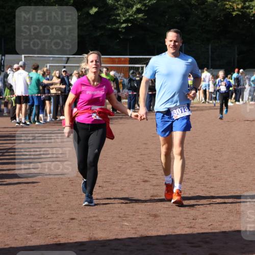 27.09.2026 - 35. Volkslauf durch das schöne Alstertal Strokosch-Dieckow http://msf.ph/oto/10584945 27.09.2026 11:33:16 Ziel 3077, 3078, 3114, 3226 meine-sportfotos.de