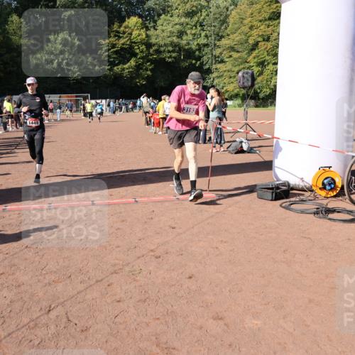 27.09.2026 - 35. Volkslauf durch das schöne Alstertal Strokosch-Dieckow http://msf.ph/oto/10584946 27.09.2026 11:50:14 Ziel 1449, 1515, 3043, 3044, 3193 meine-sportfotos.de