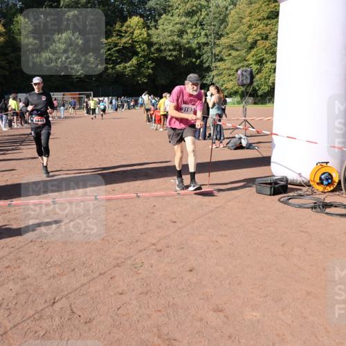 27.09.2026 - 35. Volkslauf durch das schöne Alstertal Strokosch-Dieckow http://msf.ph/oto/10584948 27.09.2026 11:50:14 Ziel 1449, 1515, 3043, 3044, 3193 meine-sportfotos.de