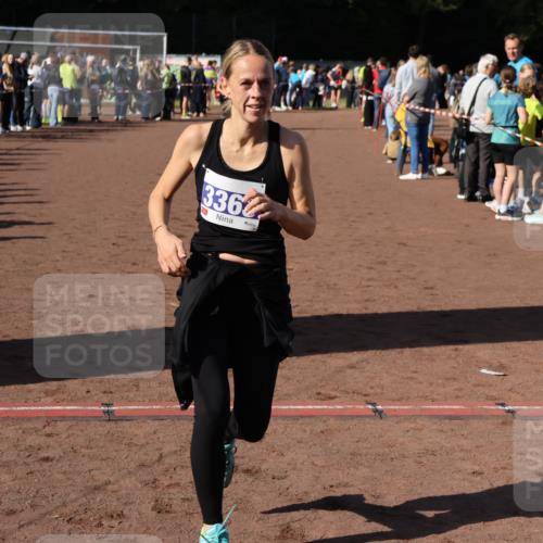 27.09.2026 - 35. Volkslauf durch das schöne Alstertal Strokosch-Dieckow http://msf.ph/oto/10584957 27.09.2026 11:33:04 Ziel 1426, 3276, 3363 meine-sportfotos.de