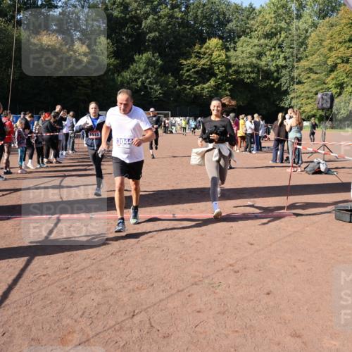 27.09.2026 - 35. Volkslauf durch das schöne Alstertal Strokosch-Dieckow http://msf.ph/oto/10584967 27.09.2026 11:50:12 Ziel 1449, 1515, 3043, 3044, 3193 meine-sportfotos.de