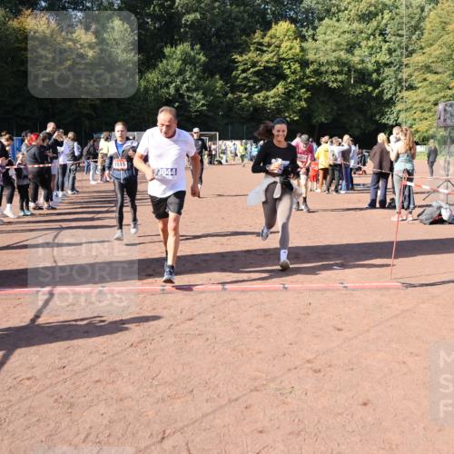27.09.2026 - 35. Volkslauf durch das schöne Alstertal Strokosch-Dieckow http://msf.ph/oto/10584979 27.09.2026 11:50:12 Ziel 1449, 1515, 3043, 3044, 3193 meine-sportfotos.de