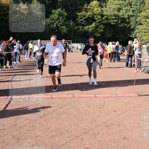 27.09.2026 - 35. Volkslauf durch das schöne Alstertal Strokosch-Dieckow http://msf.ph/oto/10584983 27.09.2026 11:50:12 Ziel 1449, 1515, 3043, 3044, 3193 meine-sportfotos.de