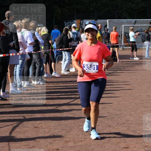 27.09.2026 - 35. Volkslauf durch das schöne Alstertal Strokosch-Dieckow http://msf.ph/oto/10584992 27.09.2026 11:48:45 Ziel 1483, 3301 meine-sportfotos.de