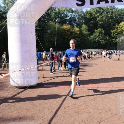 27.09.2026 - 35. Volkslauf durch das schöne Alstertal Strokosch-Dieckow http://msf.ph/oto/10584998 27.09.2026 11:50:07 Ziel 1449, 1515, 1544, 3043, 3044, 3193 meine-sportfotos.de