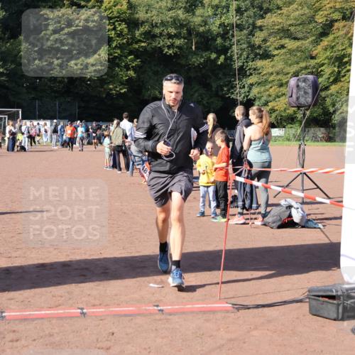 27.09.2026 - 35. Volkslauf durch das schöne Alstertal Strokosch-Dieckow http://msf.ph/oto/10585005 27.09.2026 11:48:43 Ziel 1483, 3301 meine-sportfotos.de