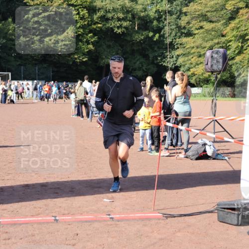 27.09.2026 - 35. Volkslauf durch das schöne Alstertal Strokosch-Dieckow http://msf.ph/oto/10585009 27.09.2026 11:48:43 Ziel 1483, 3301 meine-sportfotos.de