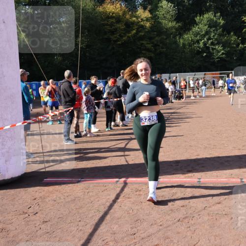 27.09.2026 - 35. Volkslauf durch das schöne Alstertal Strokosch-Dieckow http://msf.ph/oto/10585017 27.09.2026 11:50:02 Ziel 1544, 2422, 3156, 3238 meine-sportfotos.de