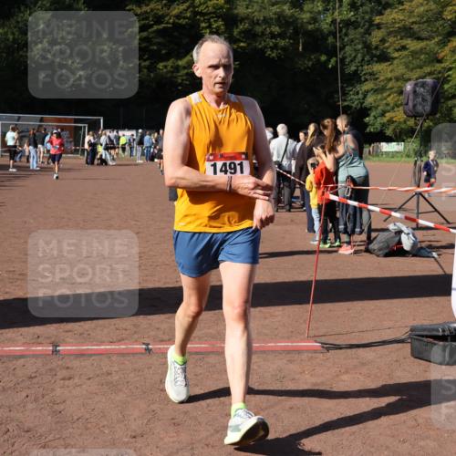 27.09.2026 - 35. Volkslauf durch das schöne Alstertal Strokosch-Dieckow http://msf.ph/oto/10585025 27.09.2026 11:48:34 Ziel 1491, 1677, 2980 meine-sportfotos.de